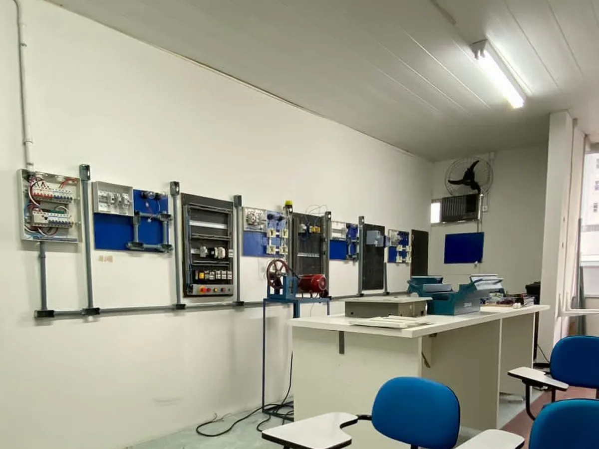 Laboratório de elétrica e automação da FUTURA Qualificação Profissional